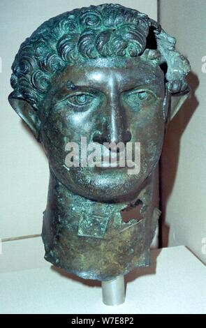 Bronze Kopf von einer Statue des römischen Kaisers Hadrian, römischen Britannien, 2. Jahrhundert. Artist: Unbekannt Stockfoto