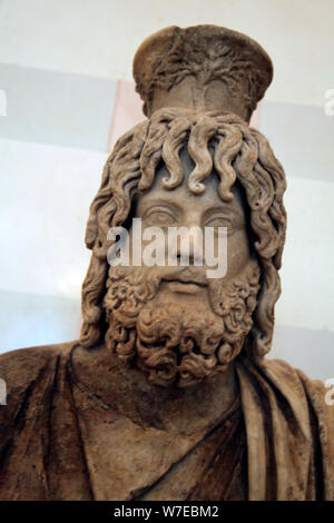 Statue des Serapis, griechisch-ägyptischen Gott der Unterwelt. Artist: Unbekannt Stockfoto