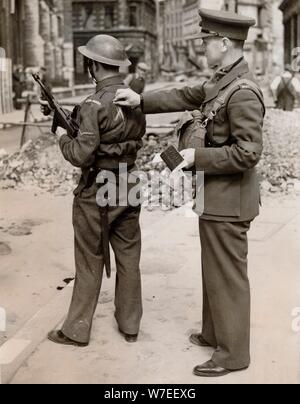 Home Guard übung, London, der Zweite Weltkrieg, 29. Juni 1941. Artist: Unbekannt Stockfoto