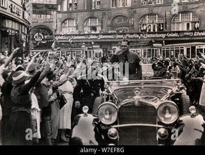 Ns-Stellvertreter des Führers Rudolf Hess bei einem Besuch in Stuttgart, Deutschland, 1937. Artist: Unbekannt Stockfoto