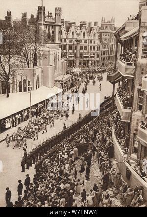 "Die Kutsche Blätter Westminster Abbey nach der Krönung von König George VI", 1937. Künstler: unbekannt. Stockfoto