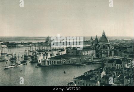 Canal Grande und Kirche Santa Maria della Salute, Venedig, Italien, 1927. Künstler: Eugen Poppel. Stockfoto