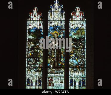 Gilbert White Memorial Fenster, Selborne Kirche, Hampshire, 20. Jahrhundert. Künstler: CM Dixon. Stockfoto