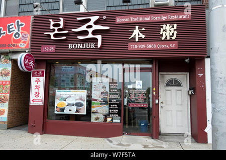 Das Äußere des BONJUK, ein koreanisches Restaurant in Flushing, Queens, reisbrei und traditionelle koreanische Gerichte. Stockfoto