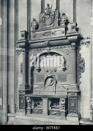 "Propst Murrays Grab (1624) am östlichen Ende der Kapelle", 1926. Künstler: unbekannt. Stockfoto