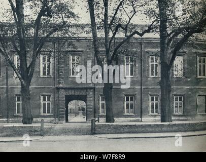 "Upper School, Durchsicht in Schulhof", 1926. Künstler: unbekannt. Stockfoto