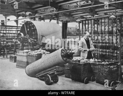 "Die Verwerfung zu machen", 1915. Künstler: unbekannt. Stockfoto