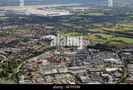 Luftaufnahme von wythenshawe Hospital & Flughafen Manchester, Manchester Stockfoto