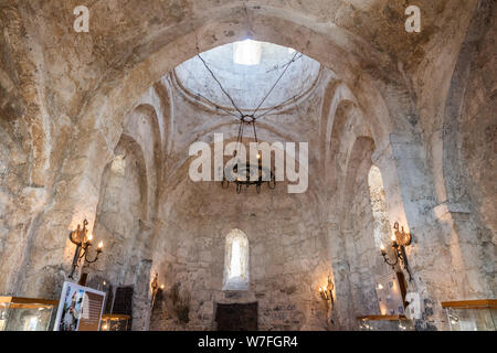 Kis, scheki Region, Aserbaidschan - 29. April 2019. Innenansicht des Kis Albanischen Kirche in der Nähe von Scheki, Aserbaidschan. Stockfoto