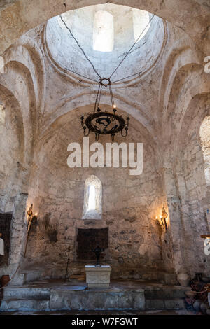 Kis, scheki Region, Aserbaidschan - 29. April 2019. Innenansicht des Kis Albanischen Kirche in der Nähe von Scheki, Aserbaidschan. Stockfoto