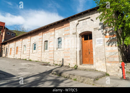 Sheki, Aserbaidschan - 29. April 2019. Außenansicht des Agvanlar Badehaus (Agvanlar Hamami) in Scheki, Aserbaidschan. Die Badewanne Haus stammt aus dem Jahre 1893. Stockfoto