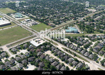 Luftbild 2014 in der weitläufigen Houston, Texas, in der Mitte eines Energie Ausleger Stockfoto