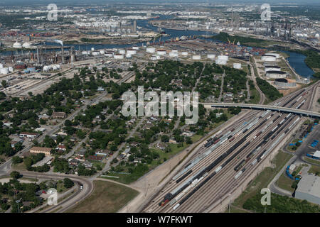 Luftbild 2014 der Bänder von Freeways im lebhaften Houston, Texas Stockfoto