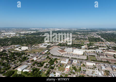 Luftbild 2014 in der weitläufigen Houston, Texas, in der Mitte eines Energie Ausleger Stockfoto