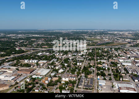 Luftbild 2014 in der weitläufigen Houston, Texas, in der Mitte eines Energie Ausleger Stockfoto