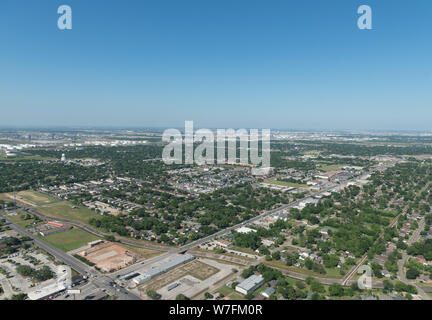 Luftbild 2014 in der weitläufigen Houston, Texas, in der Mitte eines Energie Ausleger Stockfoto