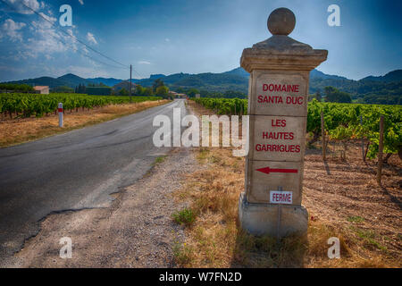 Domaine Santa Duc Gigondas Weinberg Zeichen in Provence-Alpes-Cote d'Azur, Frankreich Stockfoto