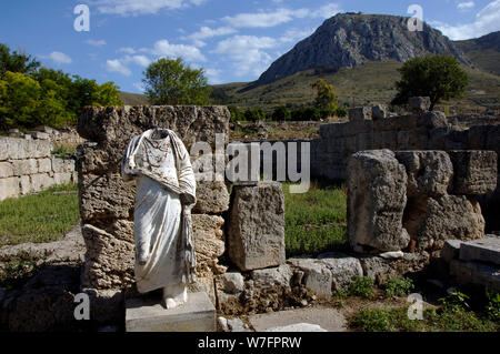 Griechenland. Alt-korinth (polis). Ruinen der archäologischen Stätte. Region Peloponnes. Stockfoto