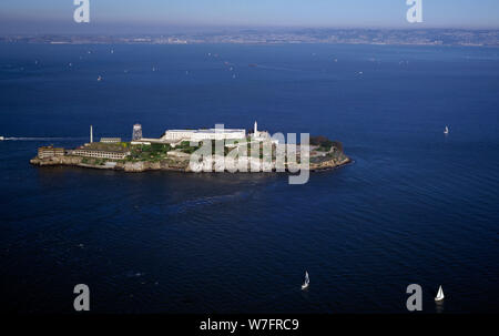Luftaufnahme von San Francisco, Kalifornien, USA, mit einem Fokus auf die Insel Alcatraz Stockfoto