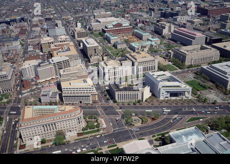 Luftaufnahme von Washington, D.C. der Pie-förmige Gebäude auf der linken Seite ist die Federal Trade Commission Gebäude, an der Spitze der Federal Triangle Stockfoto