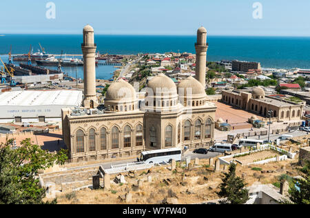 Bibi-Heybat, Baku, Aserbaidschan - Mai 12, 2019. Blick über Bibi-Heybat Moschee in Baku, mit Werft, am Kaspischen Meer und Bibi-Heybat Regelung ich Stockfoto