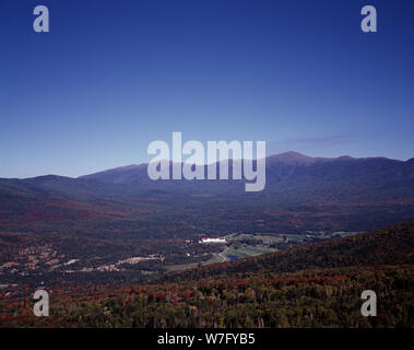 Luftaufnahme der Weißen Berge in der Ferne Mount Washington Hotel in New Hampshire Stockfoto