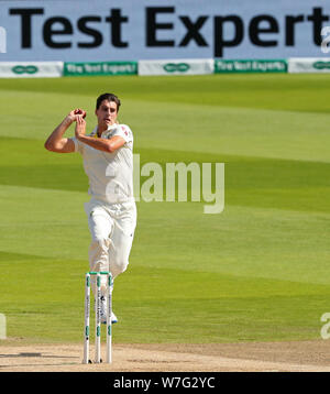 BIRMINGHAM, ENGLAND. 04.August 2019: Pat Cummins von Australien Bowling bei Tag 5 der 1 Specsavers Asche Test Match, bei Edgbaston Cricket Ground, Birmingham, England. Stockfoto