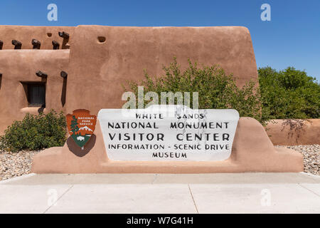 White Sands National Monument Visitor Center anmelden Stockfoto