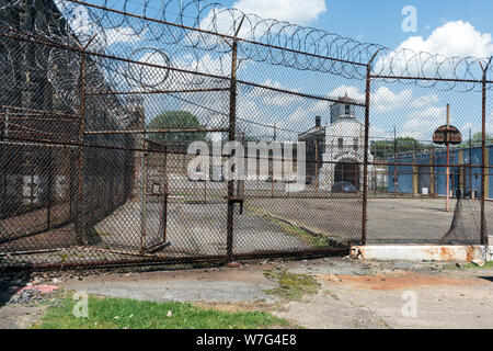 Eine alte übung Yard West Virginia State Penitentiary, ein pensionierter, im gotischen Stil erbauten Gefängnis in Moundsville, West Virginia, das von 1876 bis 1995 betrieben Stockfoto