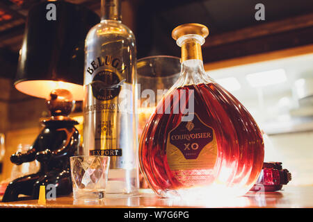 Ufa, Russland, 12. Juni, 2019: Courvoisier VSOP Cognac Courvoisier ist eine Marke von Cognac von Strahl Suntory besessen. Die Produktion ist in der Stadt auf der Grundlage Stockfoto
