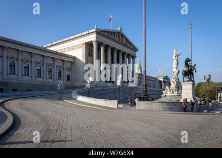 Österreich: Das Parlament auf der Ringstraße, Wien. Foto vom 1. November 2014. | Verwendung weltweit Stockfoto