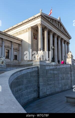 Österreich: Das Parlament auf der Ringstraße, Wien. Foto vom 1. November 2014. | Verwendung weltweit Stockfoto