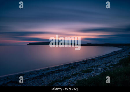 Eine ong Exposition Blick über die Bucht in Richtung der Brough von Birsay, Orkney, Schottland Stockfoto