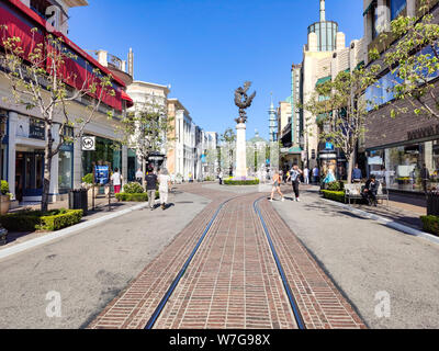 Die Waldung Los Angeles, Kalifornien, USA. 30. Mai 2019. Die Statue des Geistes im Grove. Ziel für Business, Shopping, Tourismus. Menschen, Mall und Stockfoto