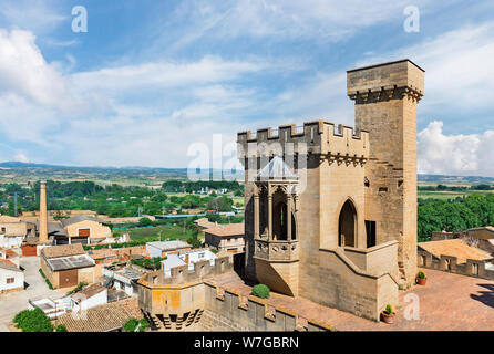 Schöne Burg Olite in Spanien Stockfoto