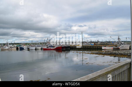 Sommer in Nova Scotia: Angeln Boote bis in Dennis Point Wharf gebunden Stockfoto