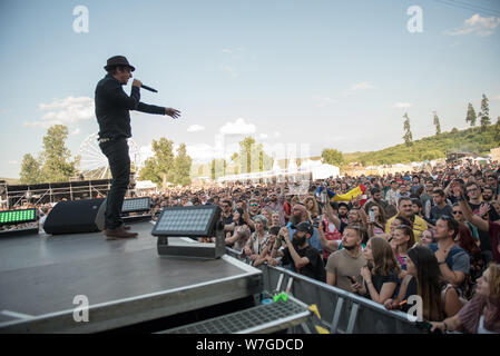 BONTIDA, Rumänien - Juli 19, 2019: Englisch elektronische Musik Gruppe Dub Pistols ein Live Konzert auf der Bühne des wichtigsten Electgric Schloss Festival Stockfoto