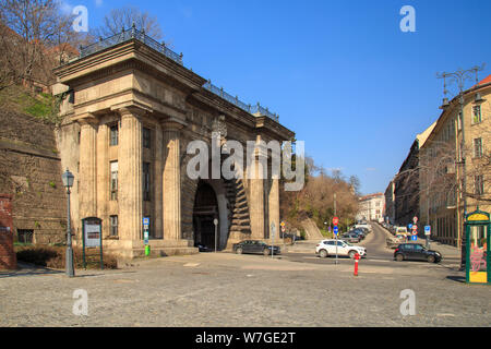 Budapest, Ungarn, 22. März 2018: Adam Clark Tunnel (Tunnel) unter der Budaer Burg Castle Hill in Budapest, Ungarn. Stockfoto