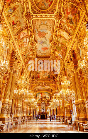 Paris, Frankreich, 31. März 2017: Innenansicht der Opera National de Paris Garnier, Frankreich. Es war von 1861 bis 1875 für die Pariser Oper gebaut. Stockfoto