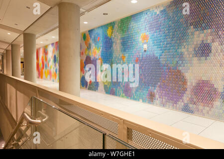 Kunstwerke von Do-Ho Suh auf die Nahrungsmittel-und Droge-Leitung Gebäude, Silver Spring, Maryland Stockfoto