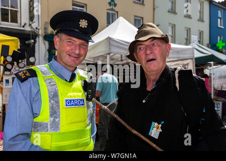 Dunmanway, Cork, Irland. 06 August, 2019. Gardasee Martin Hanley, Dunmanway und Tom Coffey, Waterford Genießen der Craic an Ballabuidhe Horse Fair, die im August in Dunmanway gehalten wird, Co Cork, Irland. - Gutschrift; David Creedon/Alamy leben Nachrichten Stockfoto