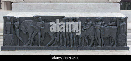 Flachrelief Details um die Statue von José Martí im Parque Central, Havanna, Kuba Stockfoto