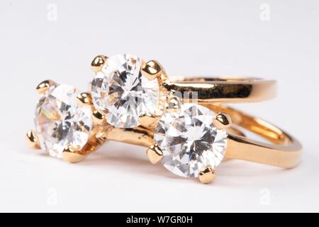Nahaufnahme von Clear Stone Gold Ringe Stockfoto