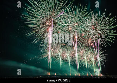 Feuerwerk in Colombinas fest in Huelva, Andalusien, Spanien. Conmemorates der Abflug der ersten Reise des Christopher Columbus 1492 Wenn erreicht Stockfoto