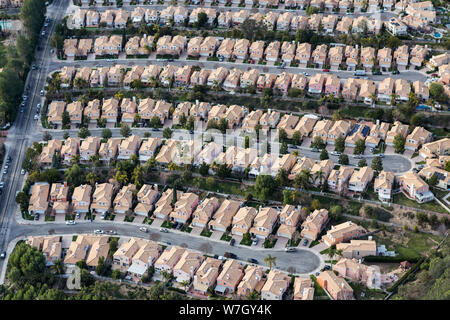 Luftaufnahme von suburban Stevenson Ranch Wohnungen und Cul-de-sac Straßen in Los Angeles County, Kalifornien. Stockfoto