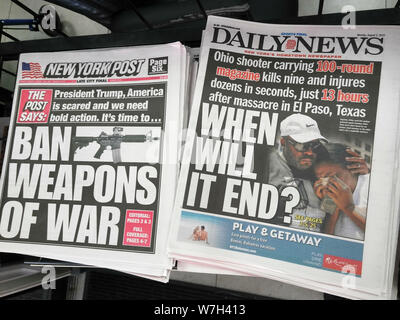 Titelseiten der New Yorker Zeitungen am Montag, den 5. August 2019 Bericht über massenerschießungen der vorherigen Wochenenden" in El Paso, TX und in Dayton, OH. (© Richard B. Levine) Stockfoto