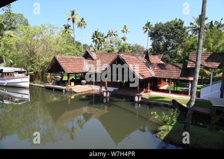 Coconut Lagoon Resort. Kottayam - Kumarakom Rd, Kavanattinkara, Kumarakom, Kerala, Indien 686563 Stockfoto