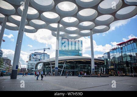 Utrecht, Niederlande, 1. Juli 2019. Utrecht Centraal, Hauptbahnhof Fassade Stockfoto