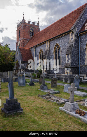 St James den weniger und den Kirchhof im Dorf Pangbourne in West Berkshire, Großbritannien. Stockfoto