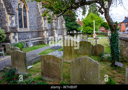 St James den weniger und den Kirchhof im Dorf Pangbourne in West Berkshire, Großbritannien. Stockfoto